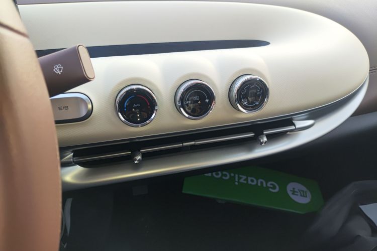 五菱汽车 五菱缤果 2025款 203km 轻享款中控内饰16