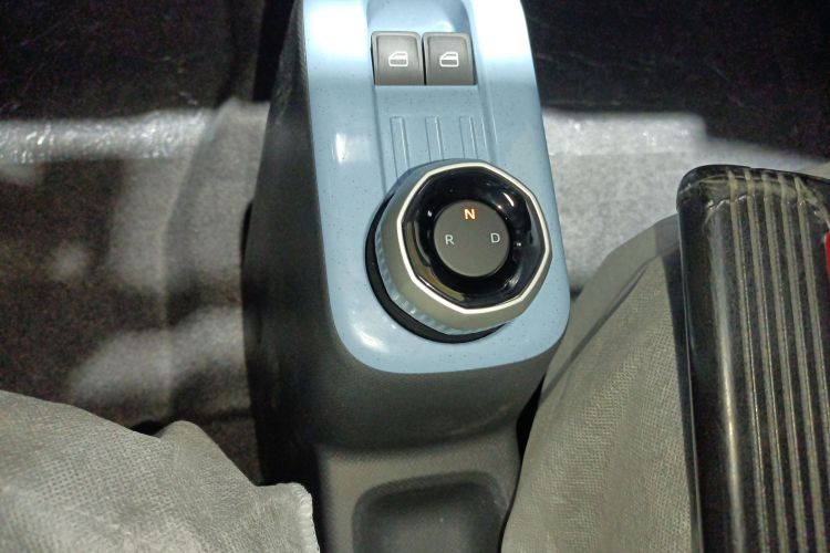 吉利银河 2024款 熊猫mini 200km 耐力熊中控内饰18