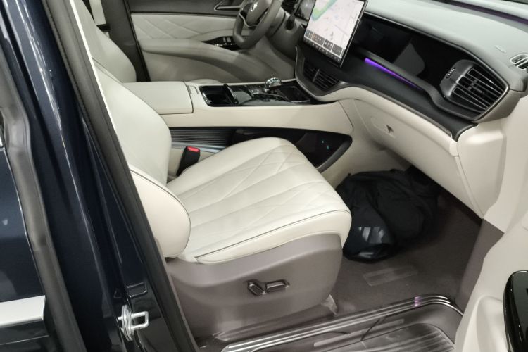 腾势D9 2022款 DM-i 970 四驱旗舰型局部细节41