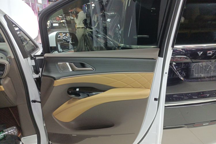 腾势D9 2022款 EV 600 四驱旗舰型中控内饰7005