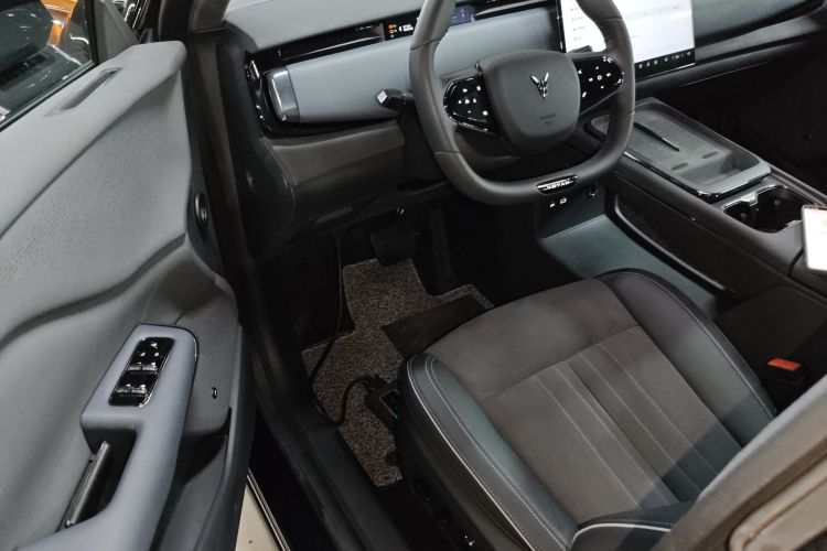 岚图汽车 岚图知音 2024款 四驱全球版中控内饰7003