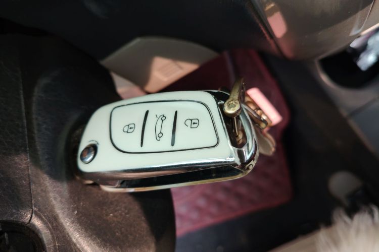 铃木 利亚纳 2013款 两厢 1.4L 手动标准型2中控内饰11