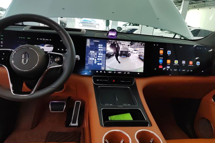 鸿蒙智行 问界M8 2025款 增程 Max+版 53.4kWh 5座版中控内饰16