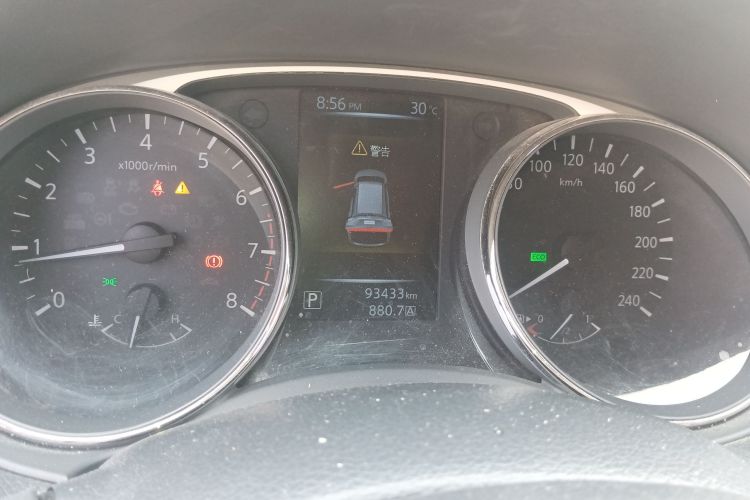 日产 奇骏 2015款 2.0L CVT舒适MAX版 2WD中控内饰14