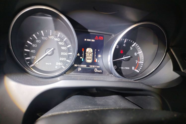 路虎 揽胜极光 2015款 2.0T 五门智耀版中控内饰15