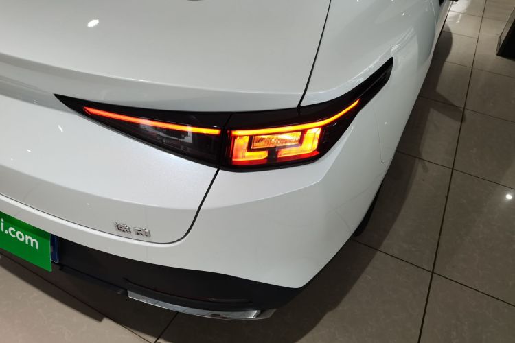 长安 逸动 2024款 1.5T GDI自动 旗舰型车身外观9