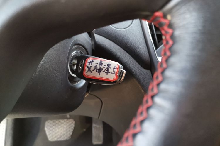 奇瑞 艾瑞泽5 2016款 1.5L CVT领锐版中控内饰11