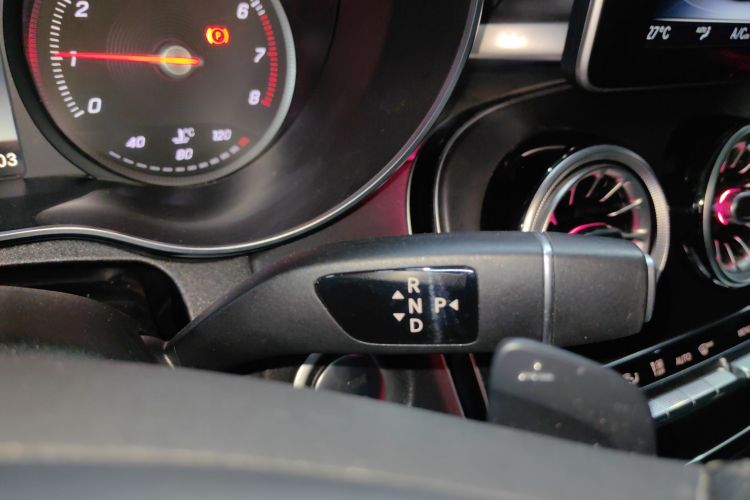 奔驰C级 2018款 C 180 L 时尚型运动版局部细节18