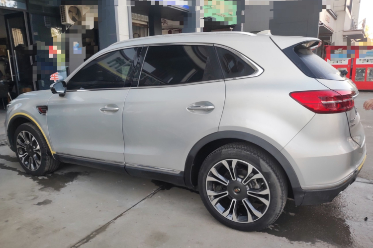 红旗HS5 2019款 2.0T 智联旗享四驱版车身外观4