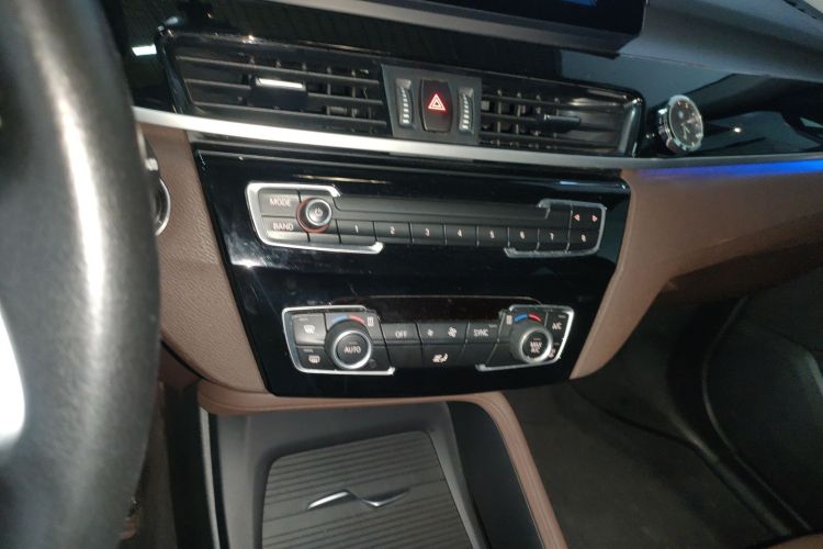 宝马X1 2020款 sDrive25Li 领先型中控内饰16