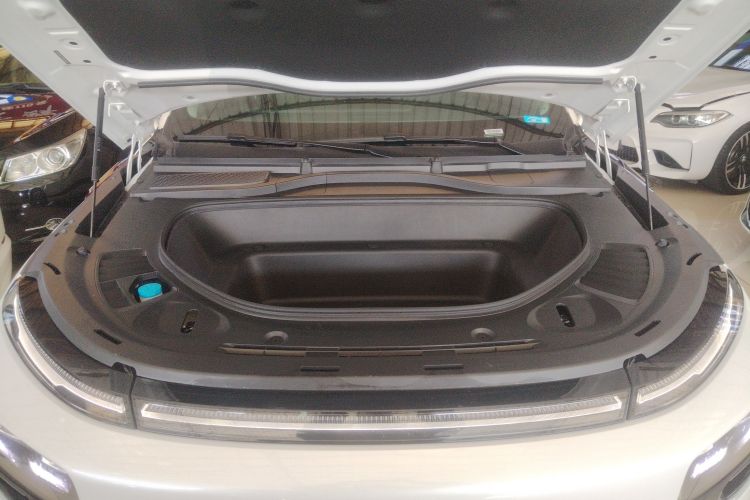 小鹏G9 2022款 650 性能版Max机舱底盘24