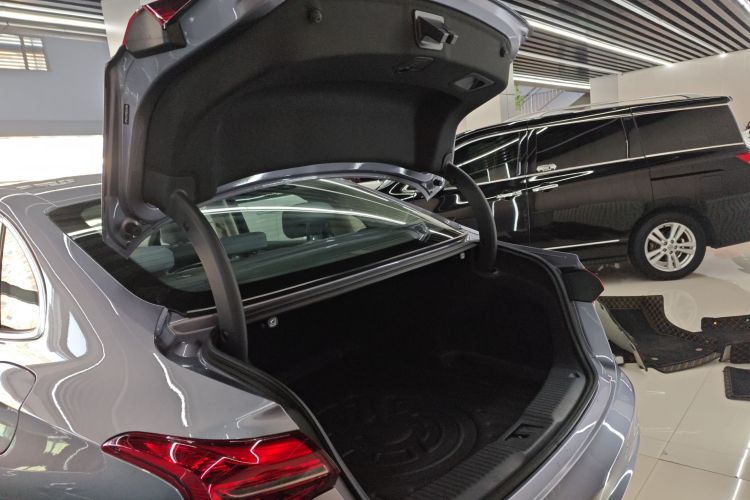 红旗H5 PHEV 2025款 170 超混版机舱底盘23