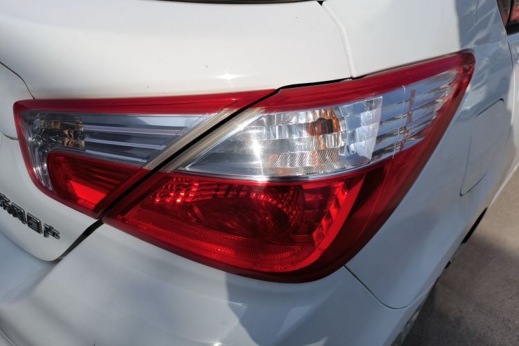 启辰R50 2015款 1.6L 手动时尚版车身外观9