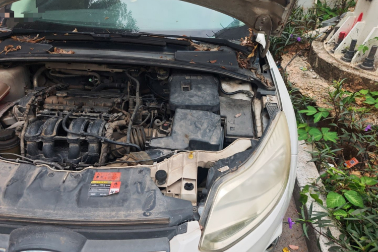 福特 福克斯 2012款 三厢 1.6L 自动风尚型局部细节9007