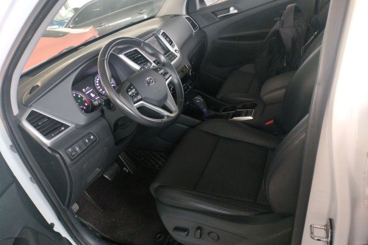 现代 途胜 2015款 1.6T 双离合四驱尊贵型局部细节19