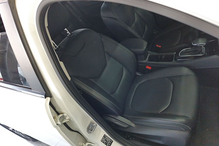 福特 福睿斯 2021款 1.5L 自动钻石版局部细节41