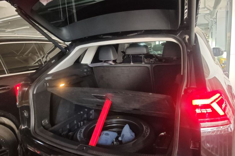 大众 途昂X 2020款 330TSI 两驱豪华版机舱底盘23