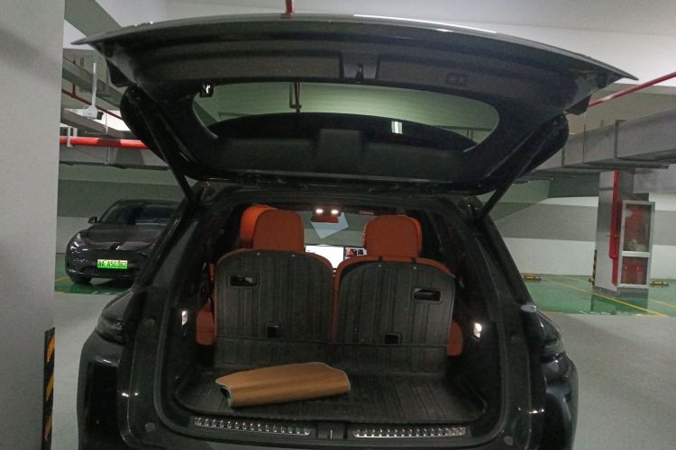 理想汽车 理想L8 2023款 Pro机舱底盘23