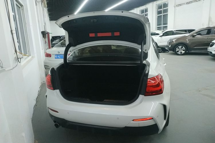 宝马1系 2019款 118i M运动套装机舱底盘23
