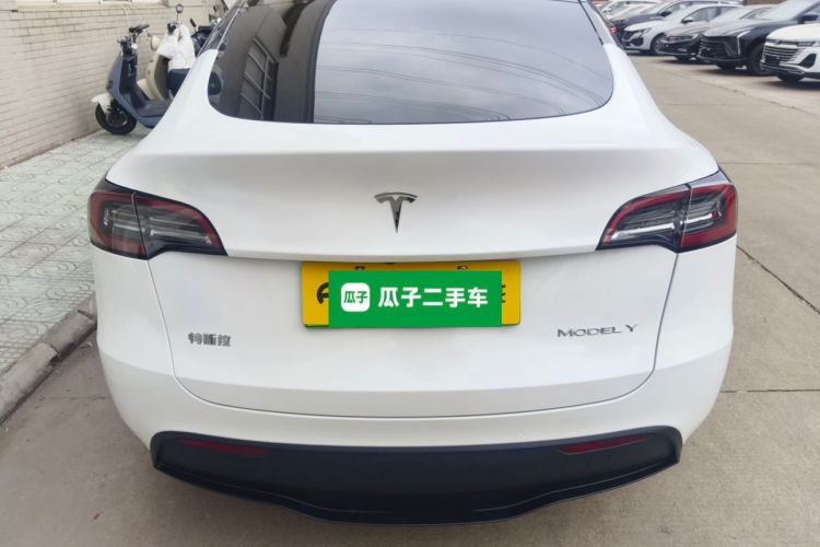 特斯拉 Model Y 2023款 长续航全轮驱动版车身外观6