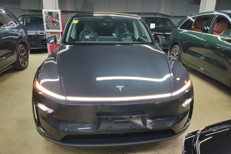 特斯拉 Model Y 2025款 改款 长续航全轮驱动版车身外观2