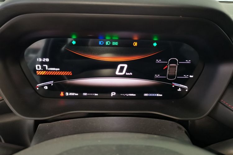 名爵 MG5 2025款 180DVVT 全球抢先版中控内饰14