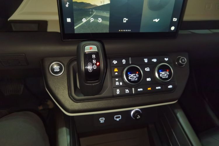 路虎卫士 2023款 110 3.0T P400 X-DYNAMIC HSE中控内饰18