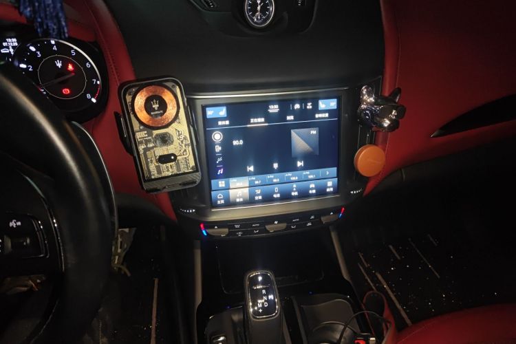 玛莎拉蒂 Levante 2022款 2.0T GT锋芒版中控内饰16