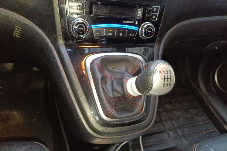 哈弗H6 2015款 升级版 1.5T 手动两驱精英型中控内饰18