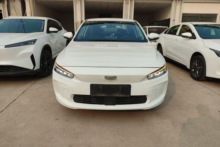 吉利几何A 2024款 410KM 出行版车身外观2