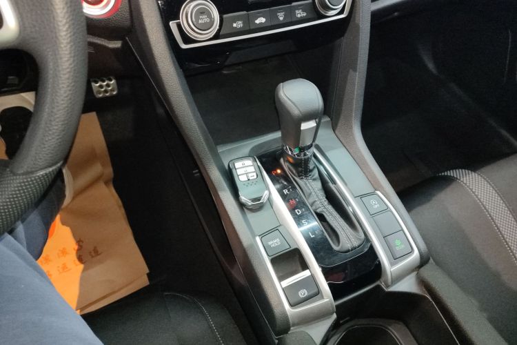 本田 思域 2019款 220TURBO CVT燃动版 国VI中控内饰18