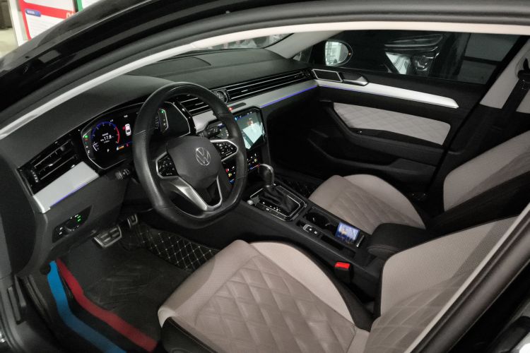大众 迈腾 2023款 200万辆纪念版 330TSI DSG豪华型中控内饰7003