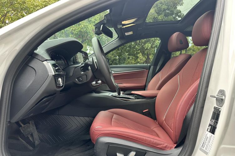 宝马5系 2023款 改款 530Li 领先型 M运动套装中控内饰19