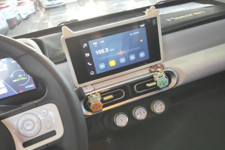 五菱汽车 宏光MINIEV 2024款 第三代 215km 进阶版中控内饰16