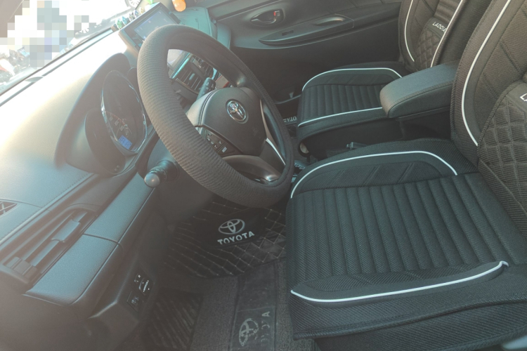 丰田 威驰FS 2021款 1.5L CVT锋驰版中控内饰19