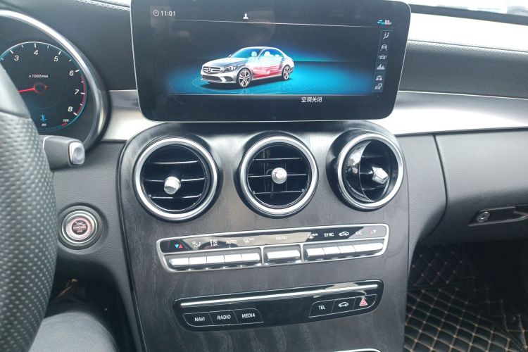 奔驰C级 2020款 改款 C 200 L 时尚型运动版中控内饰16