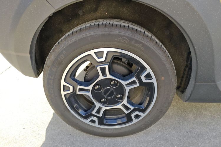 吉利银河 2025款 210km 熊猫骑士车身外观6008