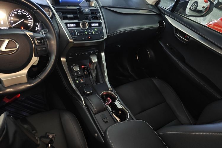 雷克萨斯NX 2015款 200 全驱 锋尚版中控内饰18