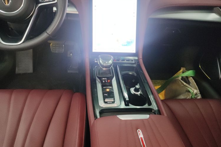 红旗H5 2023款 2.0T 自动智联旗享版中控内饰18