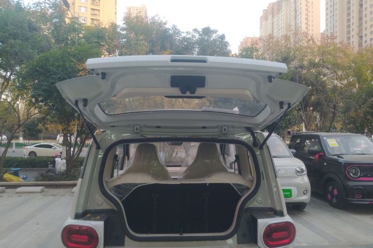 五菱汽车 宏光MINIEV 2024款 第三代 215km 青春版机舱底盘23