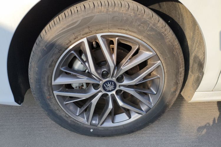 比亚迪 秦PLUS 2024款 荣耀版 DM-i 120KM卓越型车身外观6007