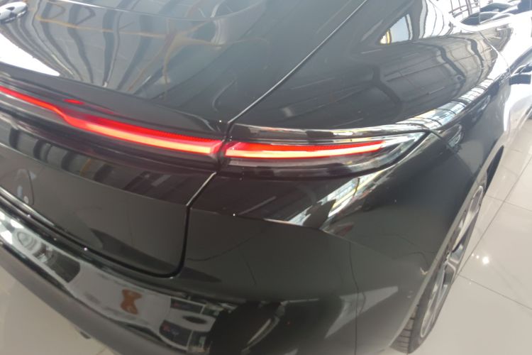 蔚来ET5 2022款 75kWh车身外观9