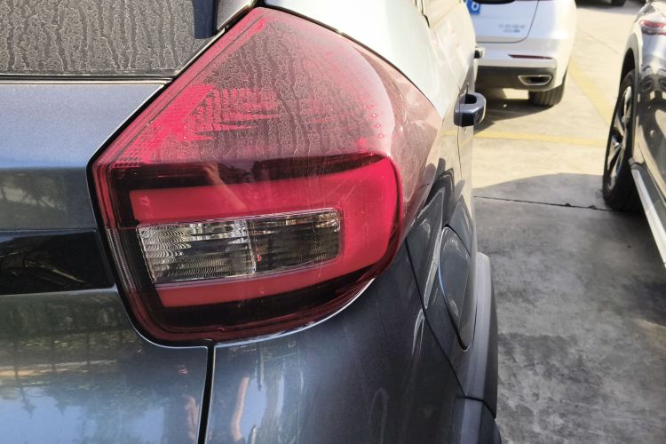 奇瑞 瑞虎3X 2021款 PLUS 1.5L CVT痛快红枣版II型车身外观9