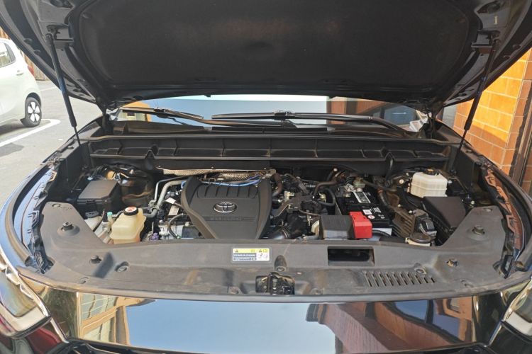 丰田 皇冠陆放 2022款 2.0T 四驱劲享版机舱底盘24