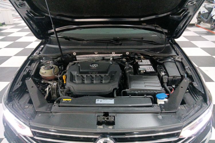 大众 迈腾 2020款 330TSI DSG 豪华型机舱底盘24