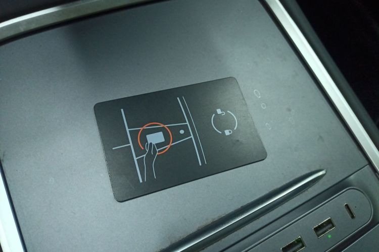 特斯拉 Model Y 2022款 Performance高性能全轮驱动版中控内饰7001