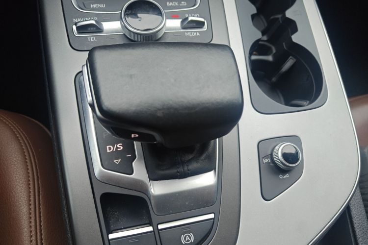 奥迪Q7 2016款 45 TFSI 技术型中控内饰18