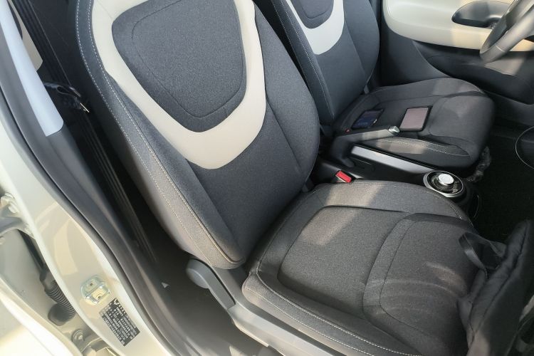 五菱汽车 五菱缤果 2023款 333km 快享款局部细节41