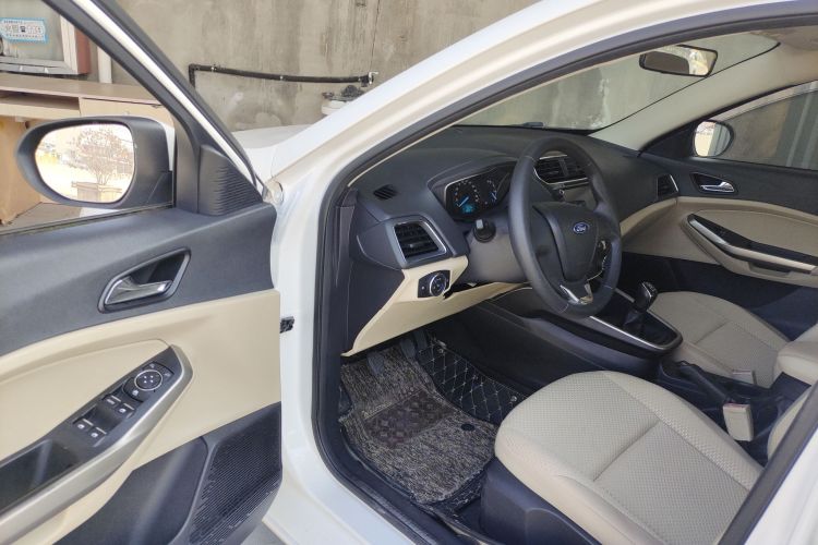 福特 福睿斯 2015款 1.5L 手动舒适型中控内饰20