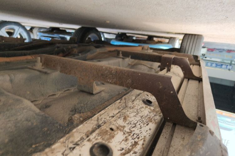 Jeep 自由客 2014款 2.0L 运动增强版局部细节9001